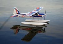 FMS Kingfisher Trainer PNP incl. Schwimmer &amp; Ski - 140 cm Combo incl. Reflex Gyro System