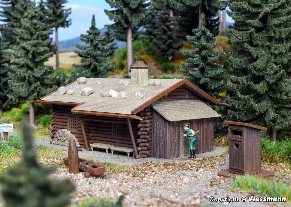 Vollmer 47743 N Jagdhütte mit Brunnen und Häuschen mit Herz