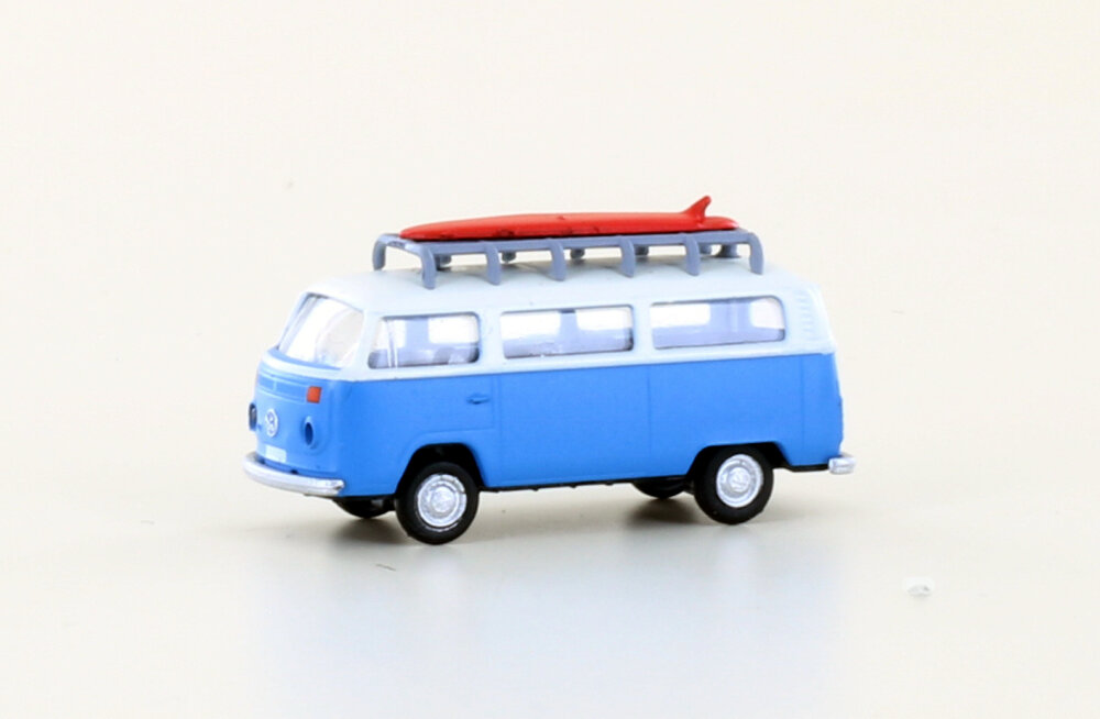 VW T2 Bus mit Surfbrett, blau/weiß Spur N