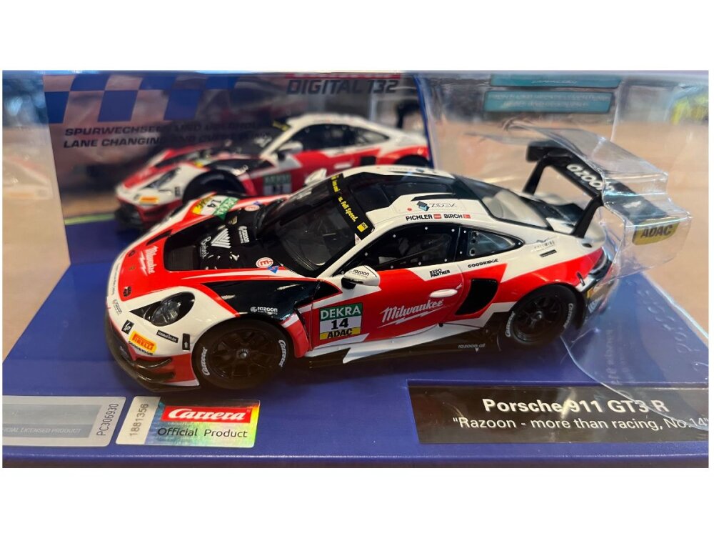 Carrera Digital 132 Porsche 911 GT3 R "Razoon...